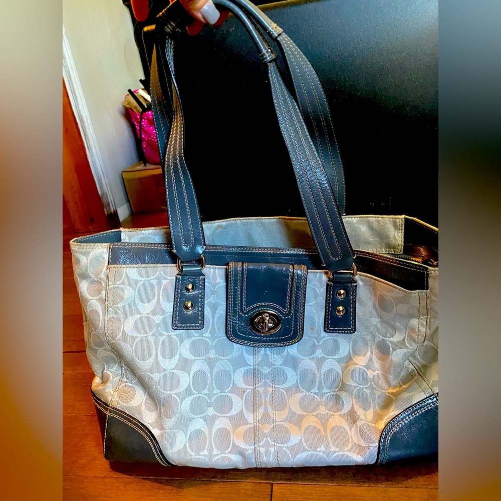 Coach purse silver/gray like new short handles